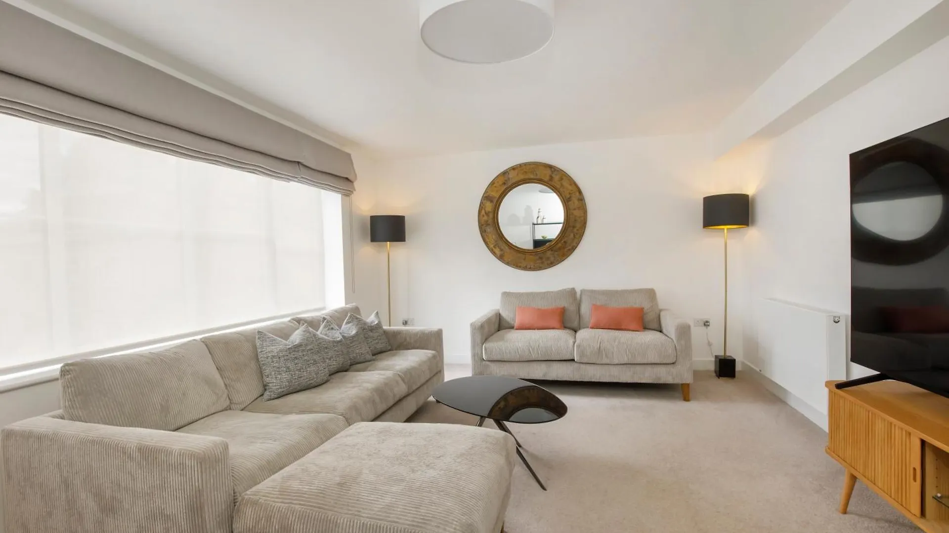 Mount Vale 4 Bedroom Luxury Home & Free Parking يورك