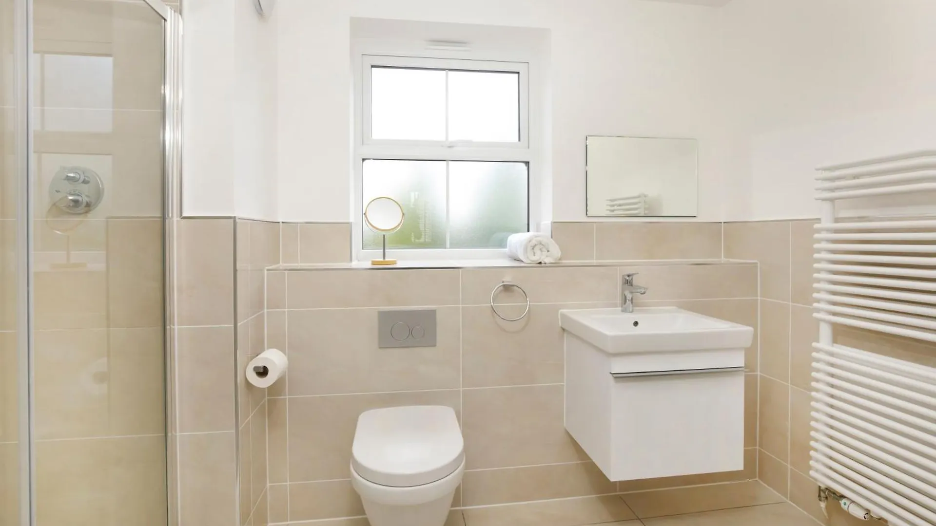 Mount Vale 4 Bedroom Luxury Home & Free Parking York Holiday home
