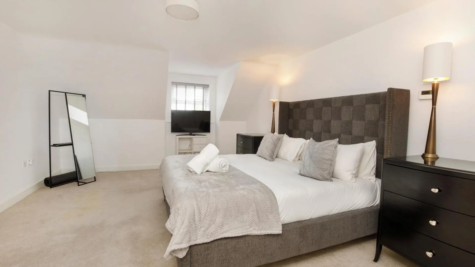 Mount Vale 4 Bedroom Luxury Home & Free Parking York