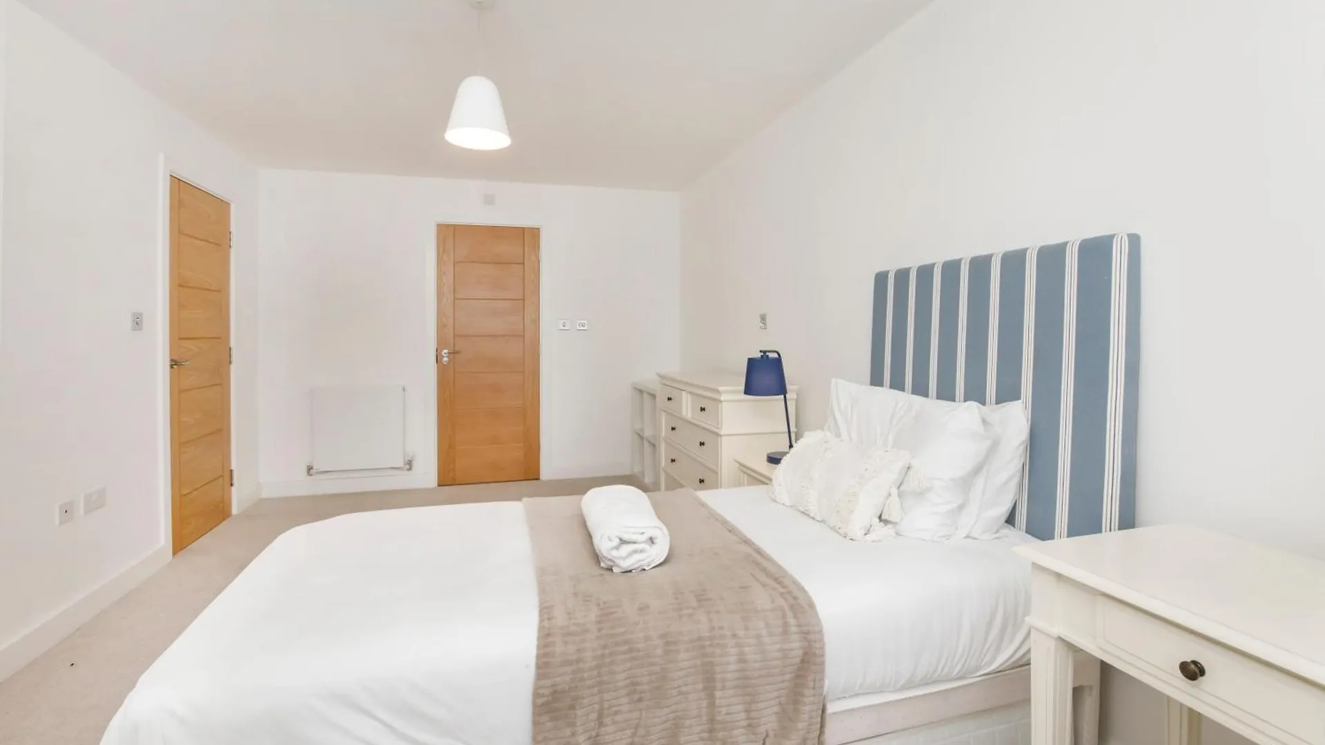 Mount Vale 4 Bedroom Luxury Home & Free Parking York Holiday home