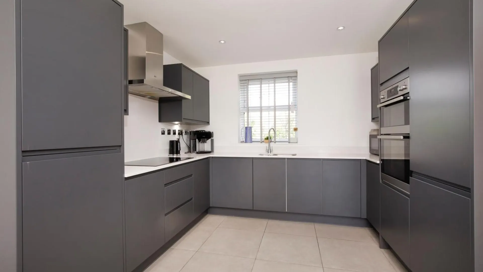 Mount Vale 4 Bedroom Luxury Home & Free Parking York 0*,