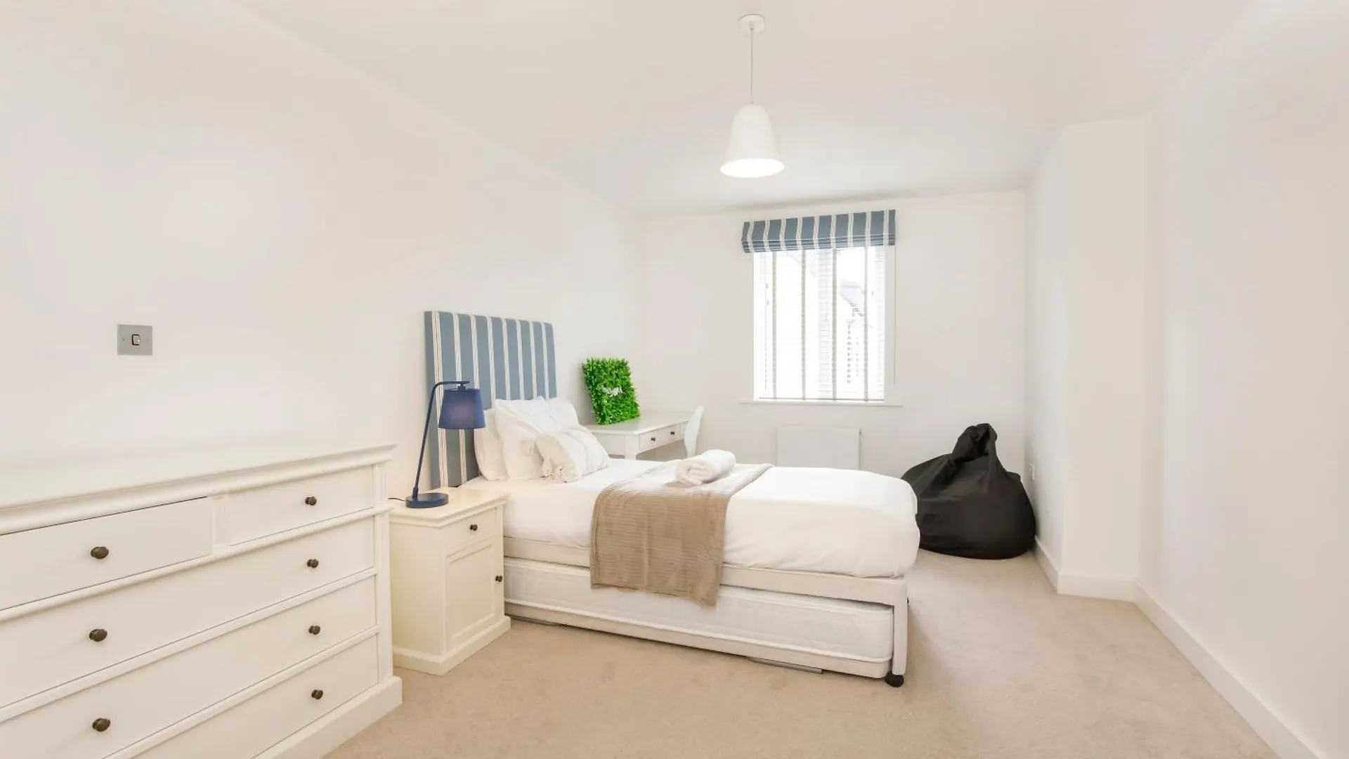 Mount Vale 4 Bedroom Luxury Home & Free Parking York 0*,  United Kingdom