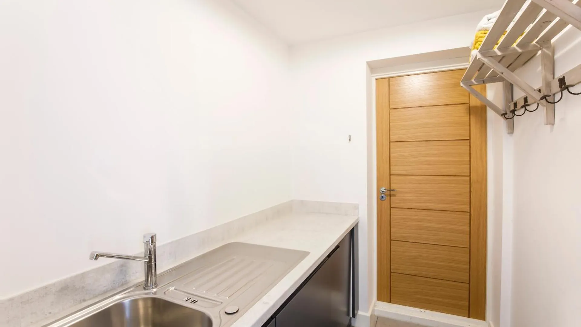 Mount Vale 4 Bedroom Luxury Home & Free Parking York Holiday home