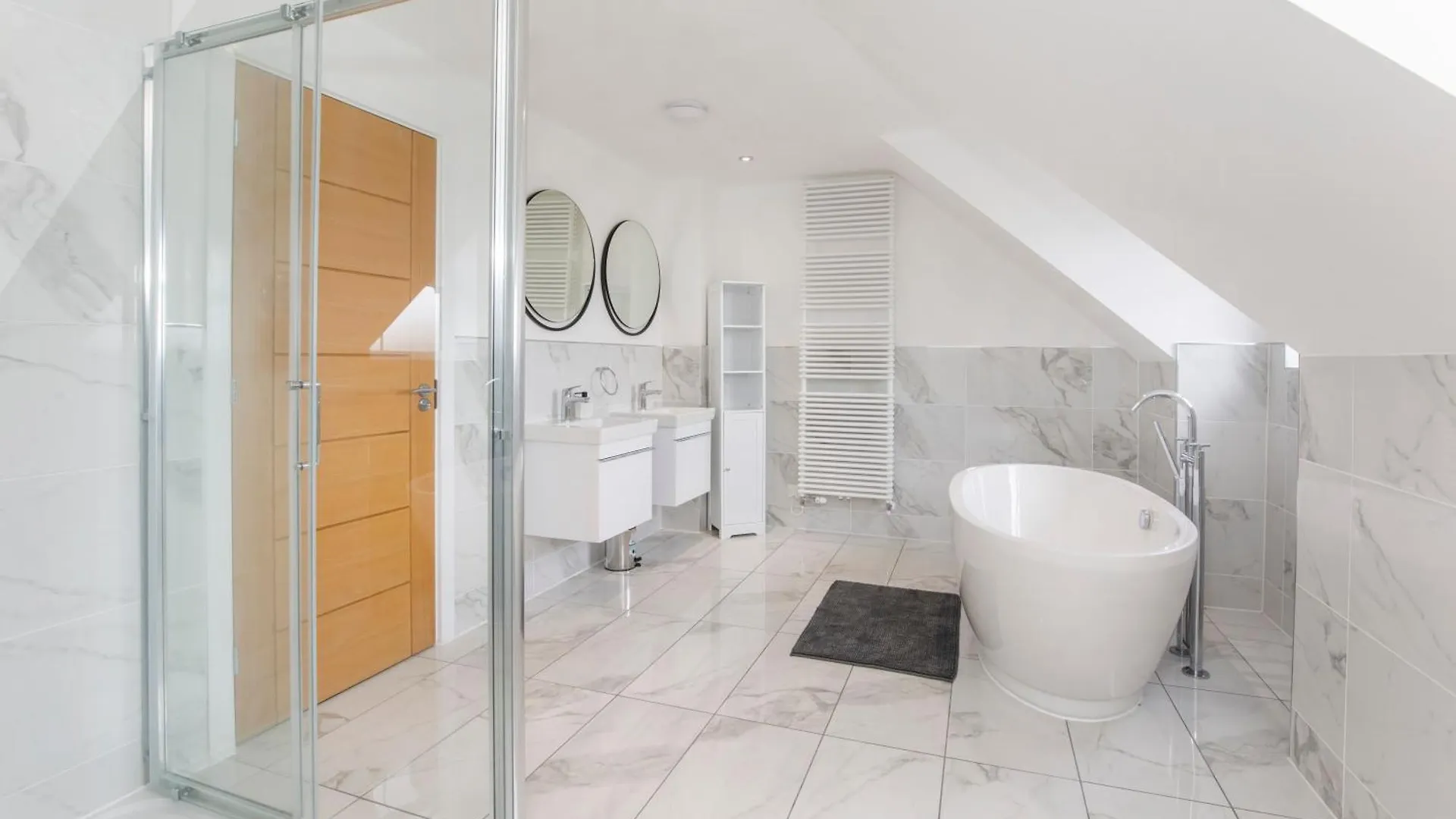 Mount Vale 4 Bedroom Luxury Home & Free Parking York